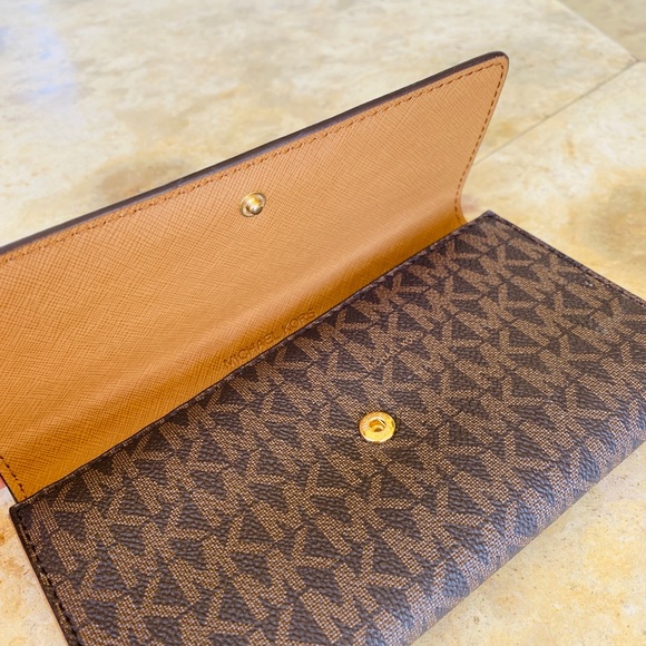 NWT Michael Kors Gilly Drawstring Laptop MK&wallet - Picture 12 of 15